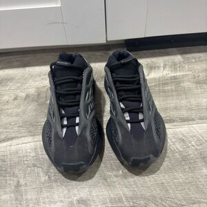 adidas Yeezy 700 V3
Alvah
